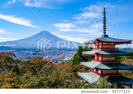 Five-storied pagoda and Mt.Fuji from Arakurayama in Fujiyoshida city, Yamanashi prefecture Five-storied pagoda and Mt.Fuji from Arakurayama in Fujiyoshida city, Yamanashi prefecture 95777123