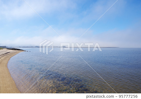 濃霧中海的晨景 95777256