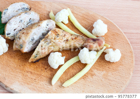 Grilled barbecue chicken quarters Grilled barbecue chicken quarters 95778377
