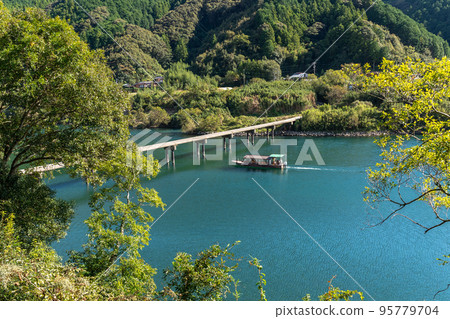 俯瞰四萬十川三里沉降橋 2022/10/21 95779704