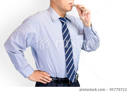 抽著熱香煙的商人 抽著熱香煙的商人 95779722