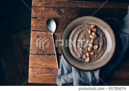 Healthy mushroom soup with crackers 95780074