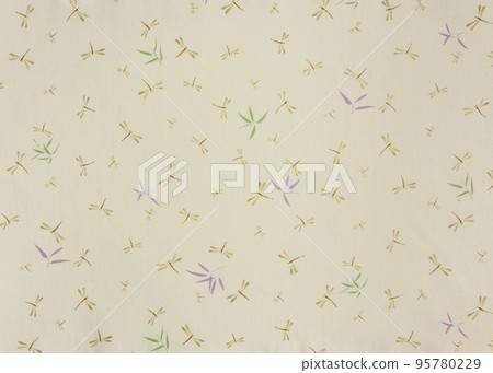 【材質】包袱皮的質感，代表夏季的蜻蜓和竹葉的圖案設計。 95780229