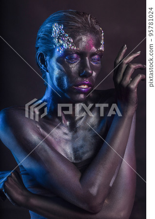 Lovely young brunette with makeup on her face 95781024