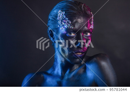 Portrait of young woman 95781044