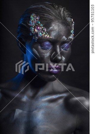 Portrait of sexy woman 95781103