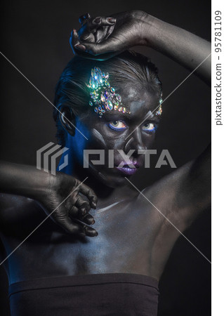 Portrait of nice woman 95781109