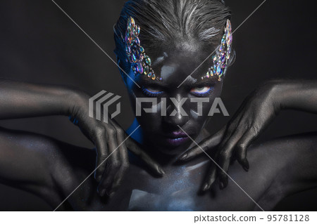 Portrait of lovely woman 95781128