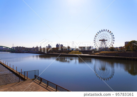 Arakawa Amusement Park New Ferris Wheel and Tokyo Sky Tree Blue Sky Arakawa Amusement Park New Ferris Wheel and Tokyo Sky Tree Blue Sky 95783161
