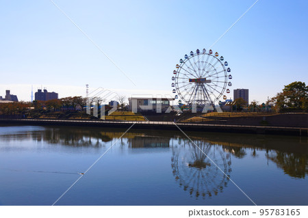 Arakawa Amusement Park's New Ferris Wheel and Tokyo Skytree Aozora Duck Arakawa Amusement Park's New Ferris Wheel and Tokyo Skytree Aozora Duck 95783165