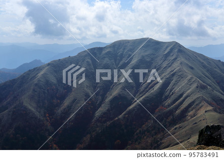 Mount Jiro Oi (from the summit of Mt. Tsurugi, Tokushima Prefecture) Mount Jiro Oi (from the summit of Mt. Tsurugi, Tokushima Prefecture) 95783491