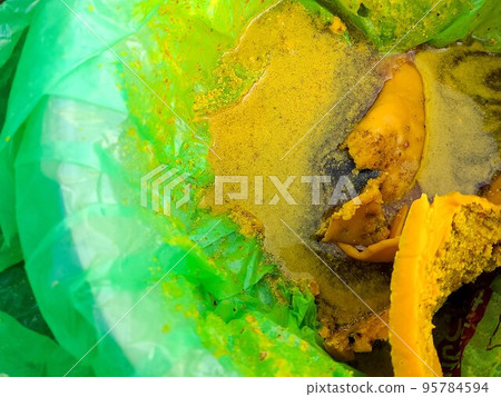 Production of beeswax block Beeswax separated from hot water and semi-solidified Production of beeswax block Beeswax separated from hot water and semi-solidified 95784594