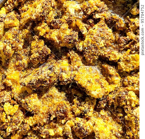 蜂蠟塊 用熱水溶解蜂窩殘渣 蜂蠟塊 用熱水溶解蜂窩殘渣 95784752