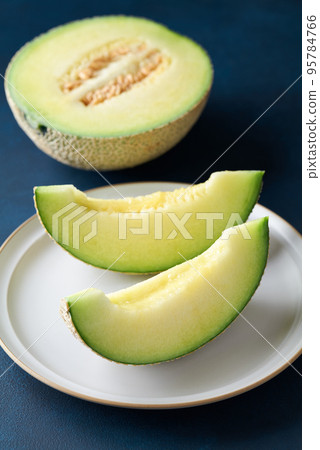 Earl's melon sliced 95784766