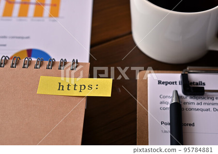帶有 https 的便箋：寫在上面、剪貼板和筆 95784881
