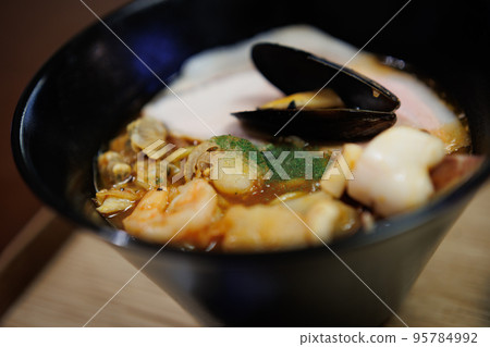 Bouillabaisse ramen (horizontal composition) Bouillabaisse ramen (horizontal composition) 95784992