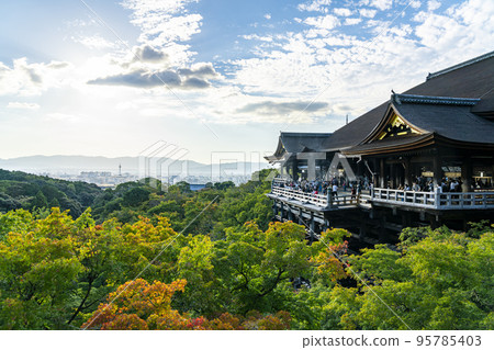 [Kyoto Prefecture] Kiyomizu-dera with a dynamic sky 95785403