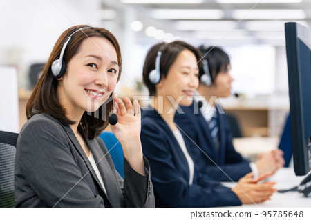 Female operator working in the office Female operator working in the office 95785648