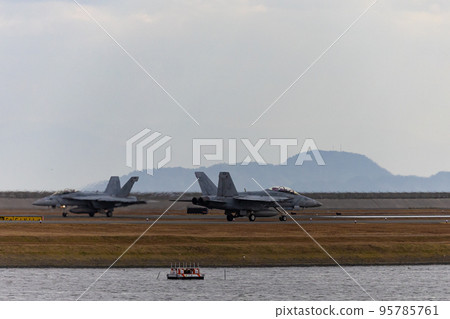 EOSRP.山口岩國，電子戰機是戰鬥機。 95785761