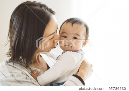 Smiling baby and mother/child-rearing image Smiling baby and mother/child-rearing image 95786380