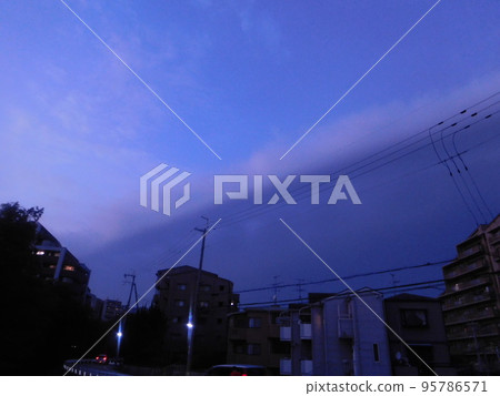 黃昏明暗，雲的劃分（一） 95786571