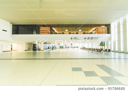 Corridor between AB and CD in New Chitose Airport International Terminal 3F Departure Lobby 95786680