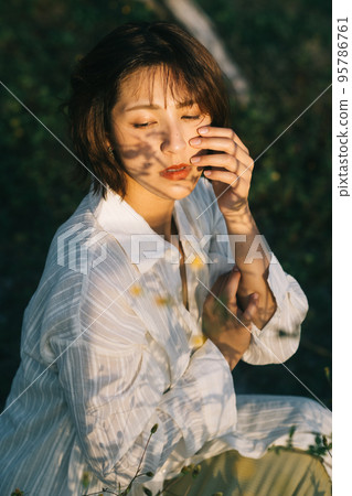 植物美容、植物和女性肖像 植物美容、植物和女性肖像 95786761