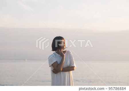 Sunset sea and female portrait Sunset sea and female portrait 95786884