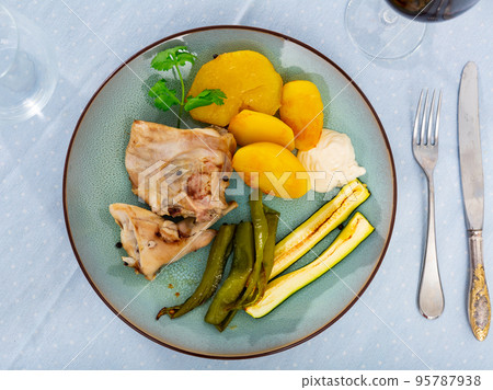 Rabbit meat prepared with vegetables 95787938