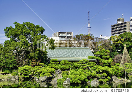 Tokyo, Koto Ward, Kiyosumi Garden, Umbrella Pavilion and Tokyo Skytree, Autumn Scenery, Metropolitan Designated Place of Scenic Beauty 95788726