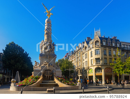 Ancient monumental fontaine Sube sur la place Drouet-d'Erlon Ancient monumental fontaine Sube sur la place Drouet-d'Erlon 95788924