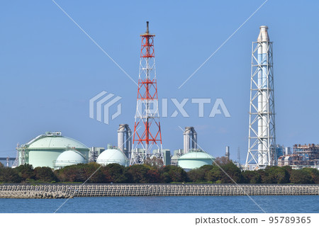 Harima coastal industrial zone Himeji No. 2 power plant view from the sea 95789365