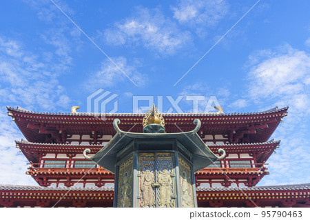 藥師寺大殿（奈良縣）裝飾精美的菩薩燈籠和正殿 95790463