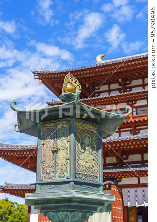 Yakushiji Kondo and voice bodhisattva lanterns 95790496