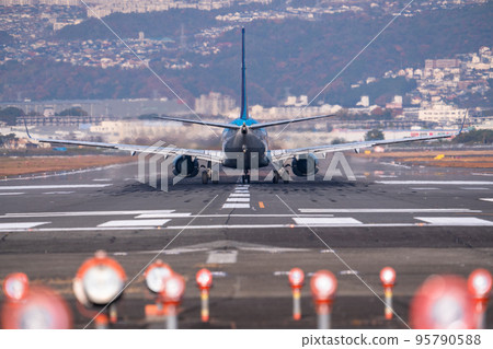 《大阪府》飛機 / 大阪國際機場 95790588
