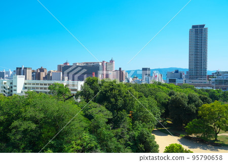 [日本100名城堡]從東之丸看明石城三之丸和明石市 2兵庫縣明石市 95790658