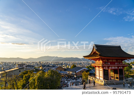 [京都府]從清水寺看黃昏的街景 95791473