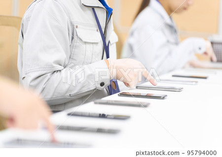 Smartphone kitting staff smartphone kitting setup business image Smartphone kitting staff smartphone kitting setup business image 95794000