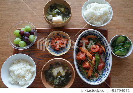 Crab stick and shishito pepper stir-fried tomato table 95794071