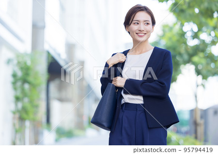 女商人的肖像 女商人的肖像 95794419