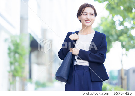 女商人的肖像 女商人的肖像 95794420