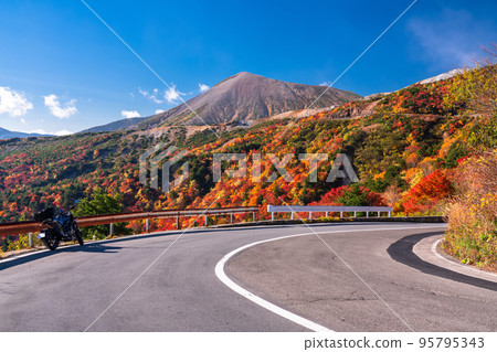 "Fukushima Prefecture" Tengu Garden/Bandai Azuma Skyline "Autumn leaves at its peak" 95795343