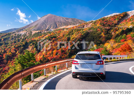 "Fukushima Prefecture" Tengu Garden/Bandai Azuma Skyline "Autumn leaves at its peak" 95795360