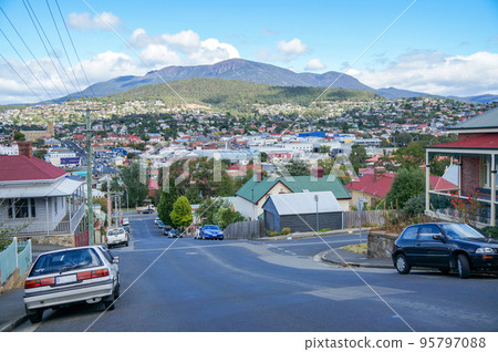 Mount Wellington and beautiful Hobart skyline 95797088