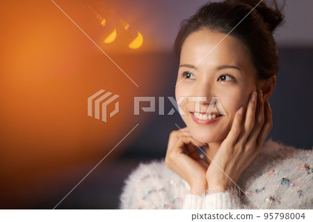 A woman relaxing at home beauty 95798004