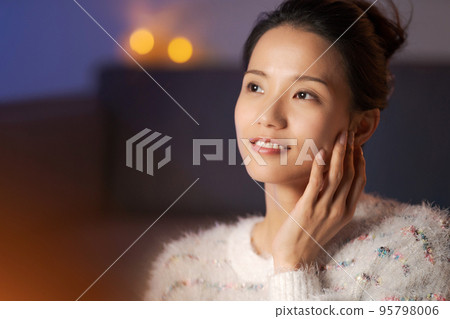 A woman relaxing at home beauty 95798006