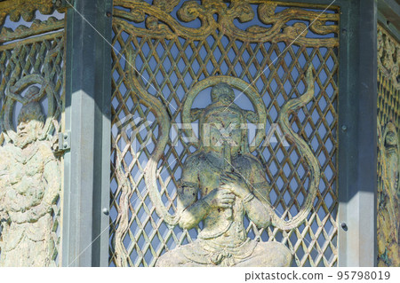 The lantern of Onjo Bosatsu in the precincts of Yakushiji Temple 95798019