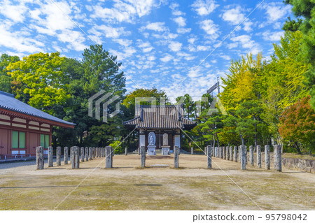 Yakushi-ji Temple: Fudo-do (Nara Prefecture) stands quietly 95798042