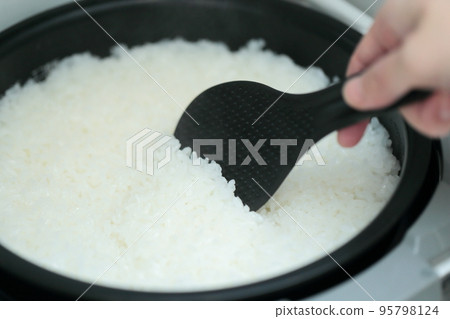 煮熟的米飯 95798124