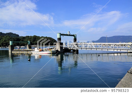 Scenery near Goshonoura Port, Shishijima, Nagashima Town, Izumi District, Kagoshima Prefecture 95798323